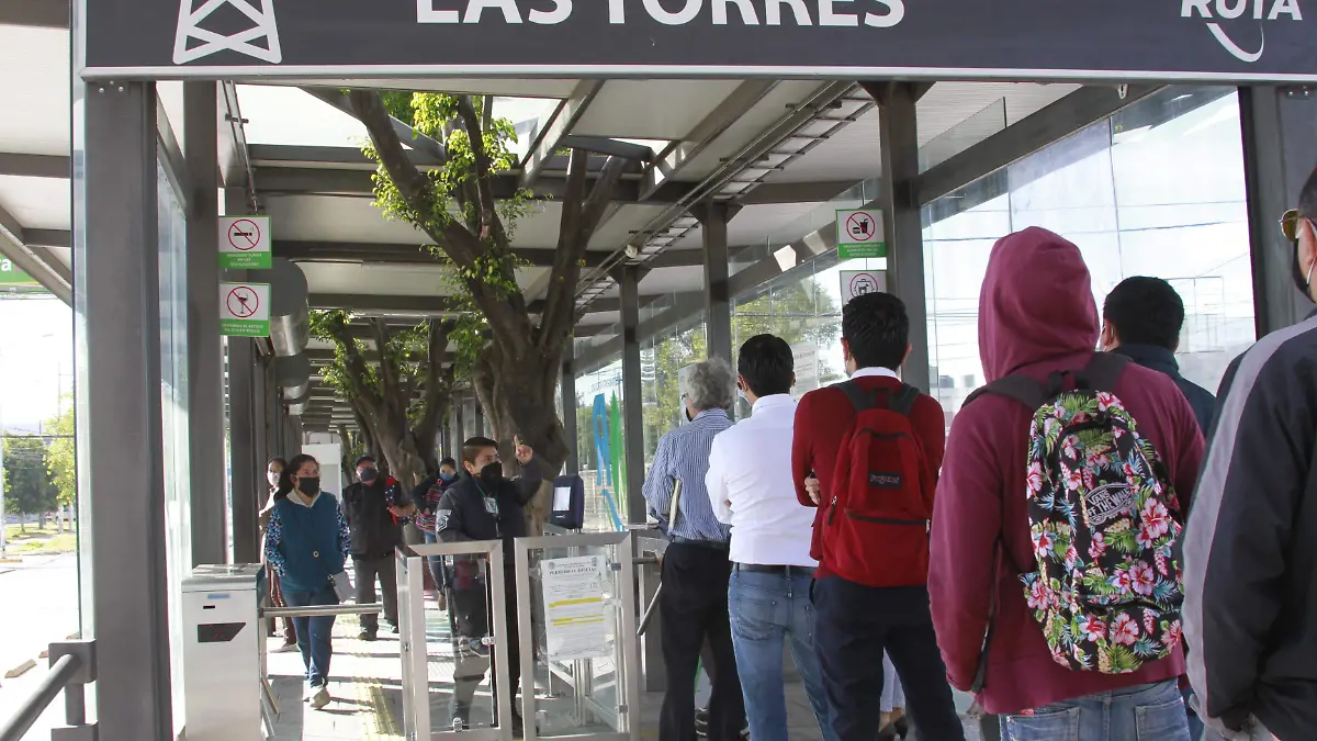 ESTACION LAS TORRES-METROBUS-LINEA 3-USUARIOS JOSELB  30102020 003